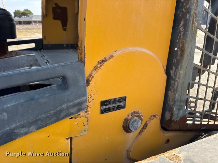 image for item DO2368 2011 John Deere 326D skid steer loader