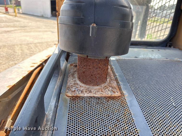 image for item DO2368 2011 John Deere 326D skid steer loader