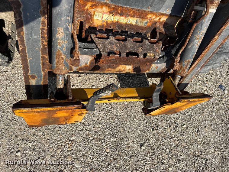 image for item DO2368 2011 John Deere 326D skid steer loader