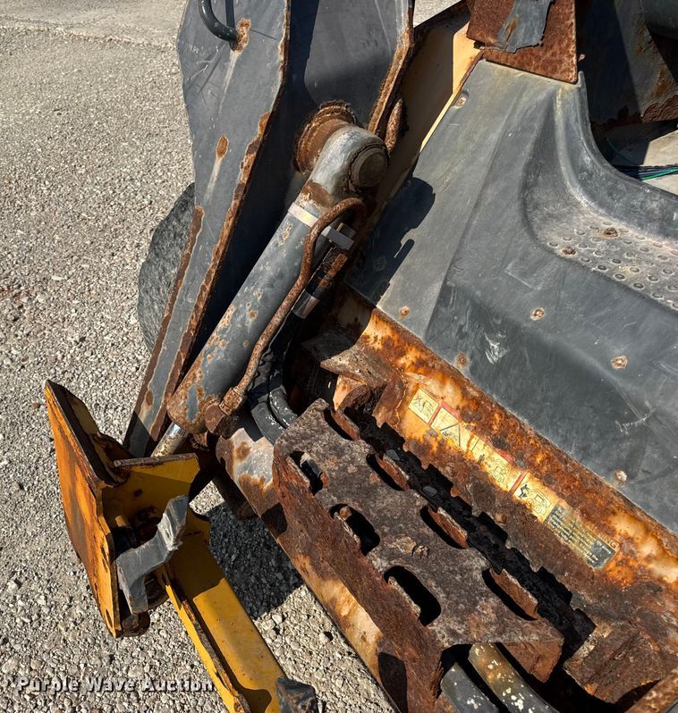 image for item DO2368 2011 John Deere 326D skid steer loader