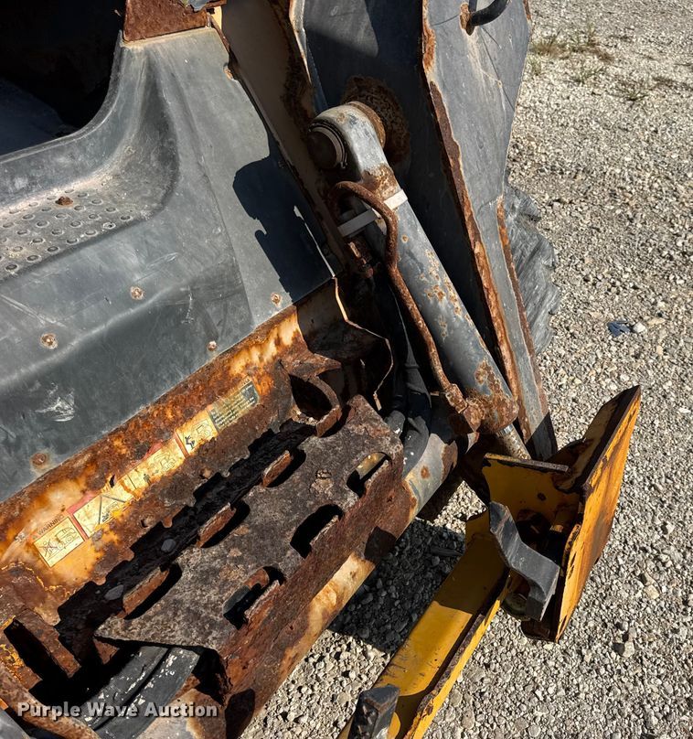 image for item DO2368 2011 John Deere 326D skid steer loader