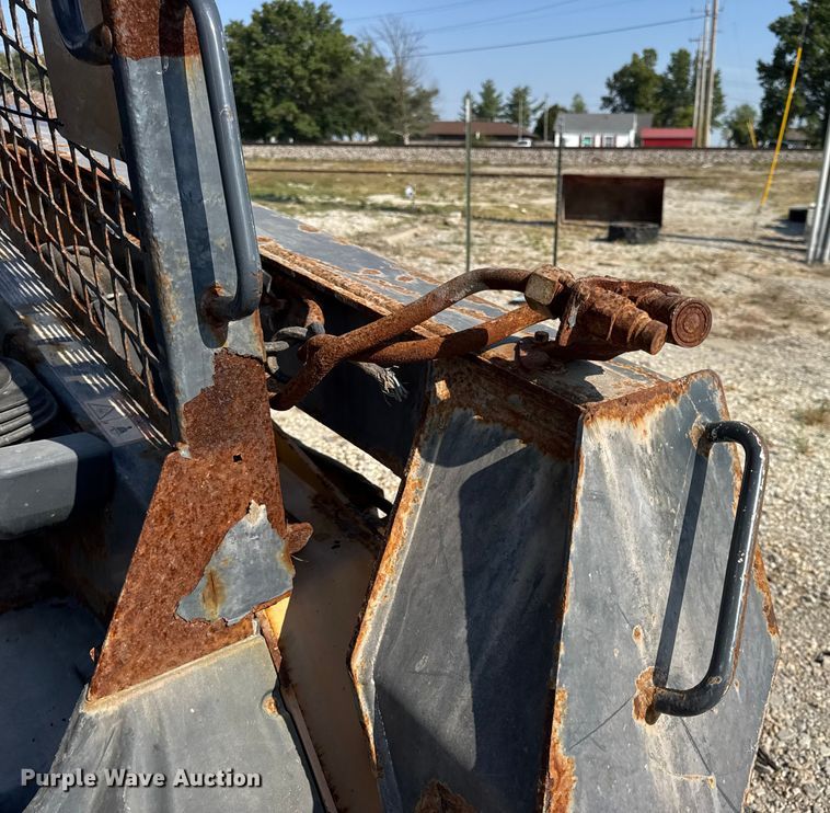 image for item DO2368 2011 John Deere 326D skid steer loader