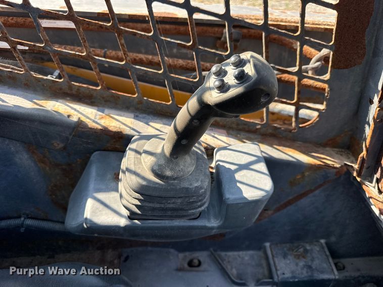 image for item DO2368 2011 John Deere 326D skid steer loader