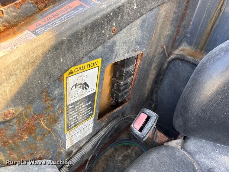 image for item DO2368 2011 John Deere 326D skid steer loader