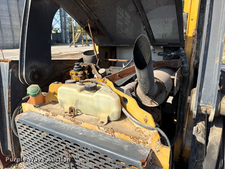 image for item DO2368 2011 John Deere 326D skid steer loader