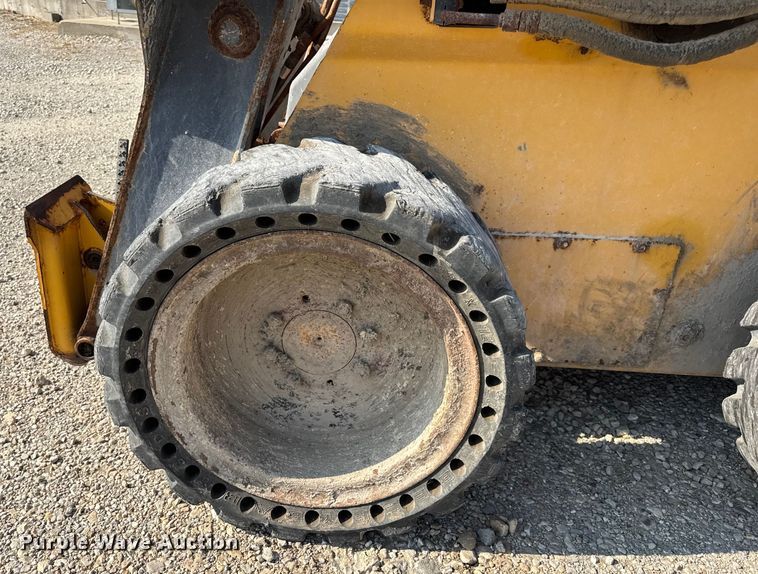 image for item DO2368 2011 John Deere 326D skid steer loader