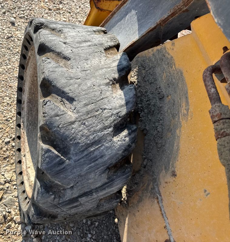 image for item DO2368 2011 John Deere 326D skid steer loader