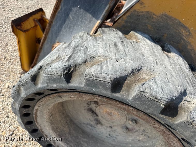 image for item DO2368 2011 John Deere 326D skid steer loader