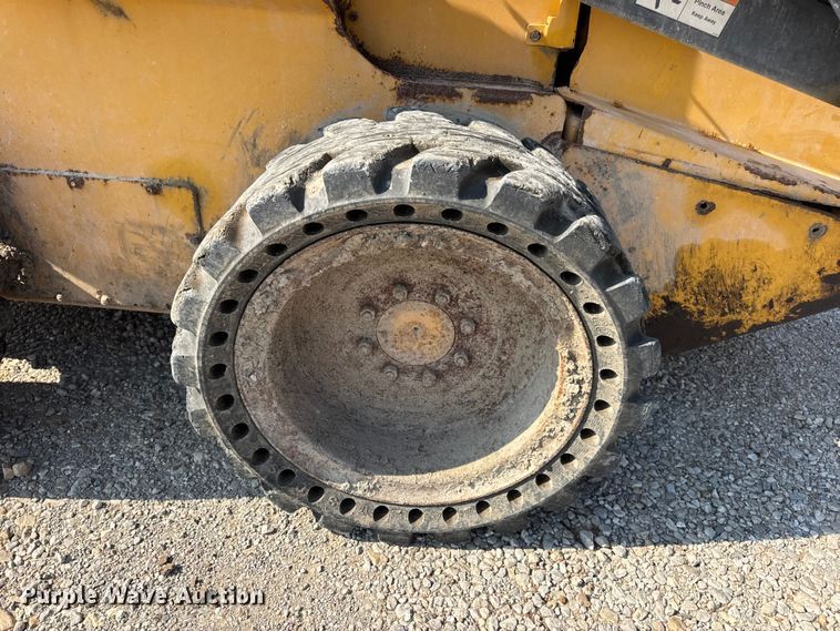 image for item DO2368 2011 John Deere 326D skid steer loader