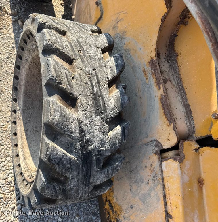 image for item DO2368 2011 John Deere 326D skid steer loader