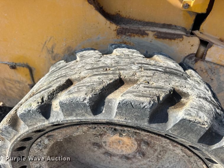 image for item DO2368 2011 John Deere 326D skid steer loader