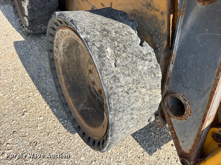 image for item DO2368 2011 John Deere 326D skid steer loader