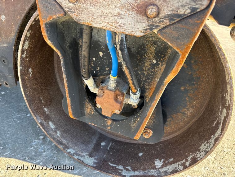 image for item DO2378 Wacker Neuson RD12A double drum vibratory roller