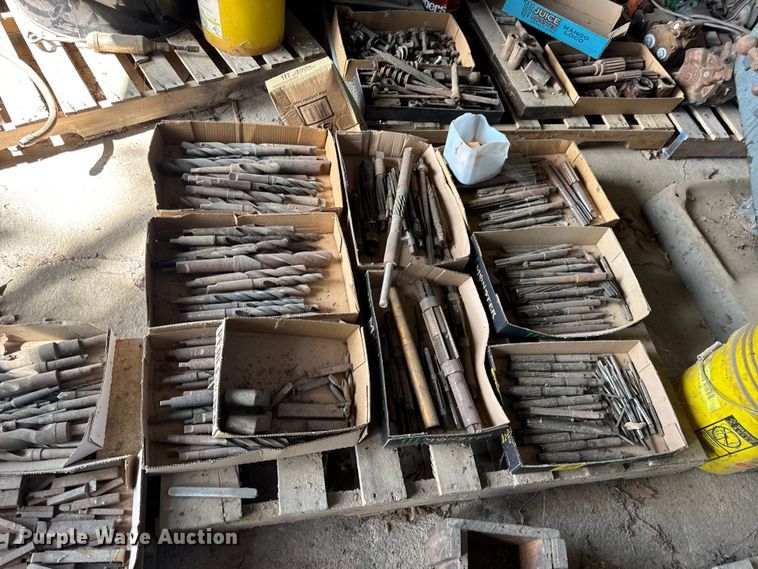 image for item DO2398 (4) pallets of tools