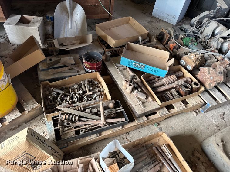 image for item DO2398 (4) pallets of tools