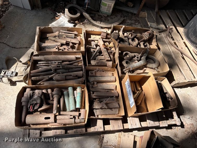 image for item DO2398 (4) pallets of tools