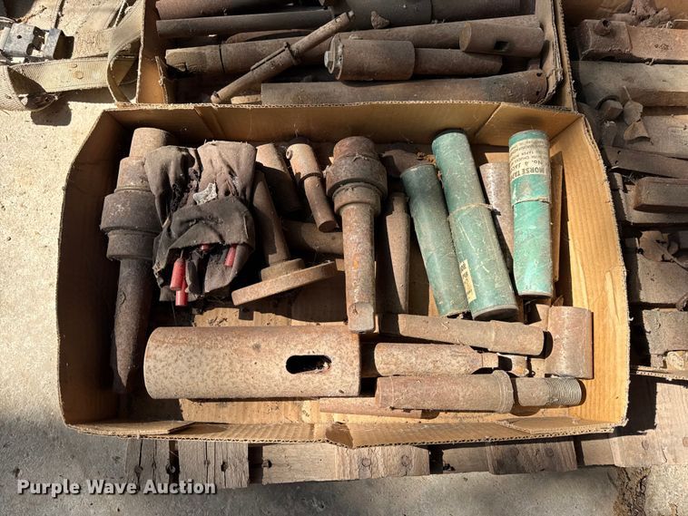 image for item DO2398 (4) pallets of tools