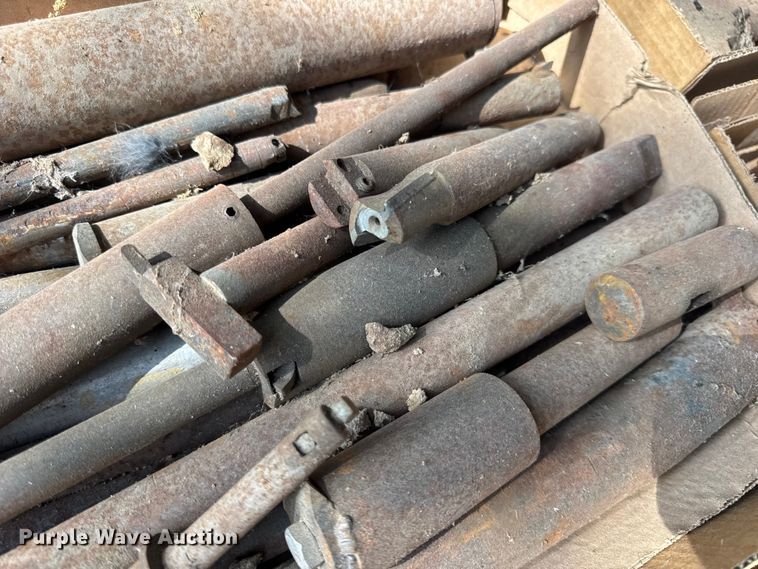 image for item DO2398 (4) pallets of tools