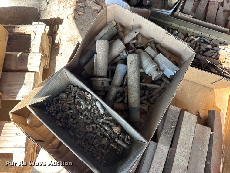 image for item DO2398 (4) pallets of tools