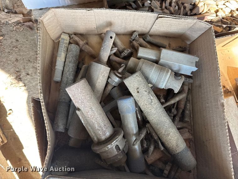 image for item DO2398 (4) pallets of tools