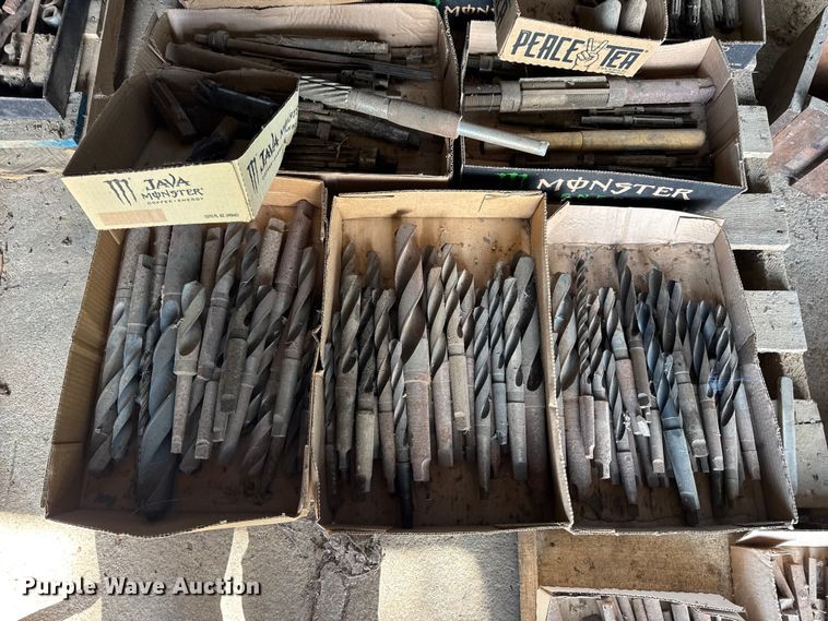 image for item DO2398 (4) pallets of tools