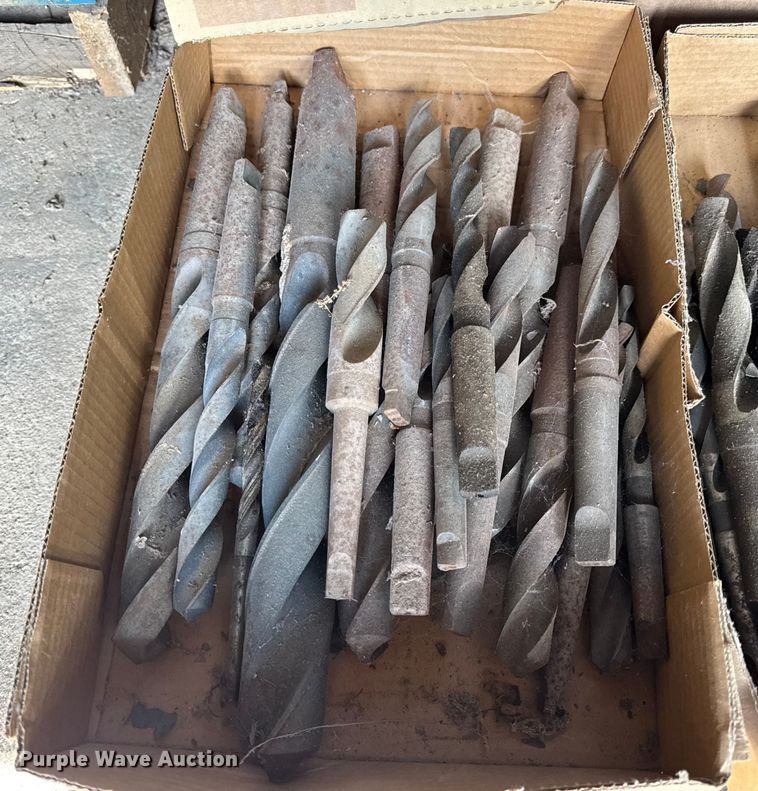 image for item DO2398 (4) pallets of tools