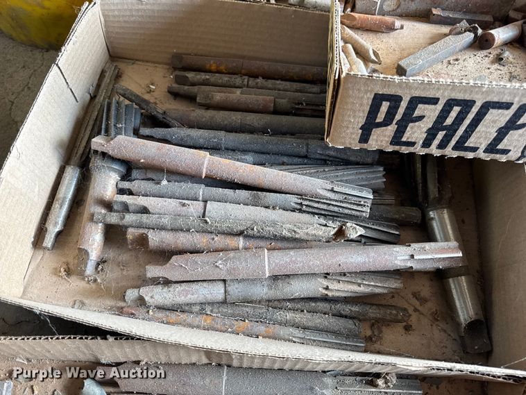 image for item DO2398 (4) pallets of tools