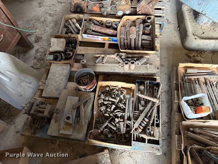 image for item DO2398 (4) pallets of tools