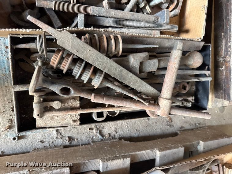 image for item DO2398 (4) pallets of tools