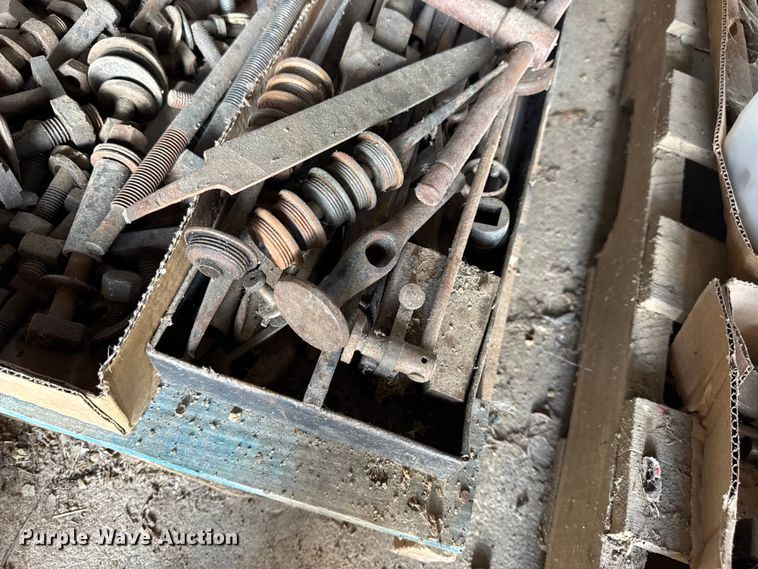 image for item DO2398 (4) pallets of tools