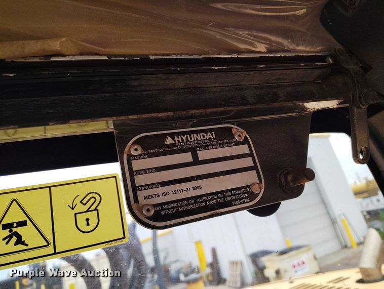 image for item DP5024 2013 Hyundai Robex 235LCR-9 excavator