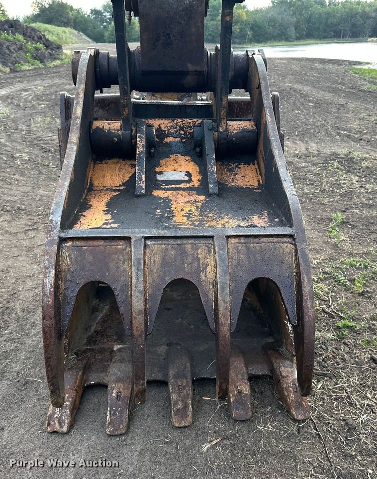 image for item DP8890 1999 Case 9040B excavator