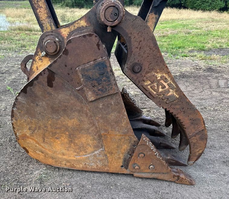 image for item DP8890 1999 Case 9040B excavator