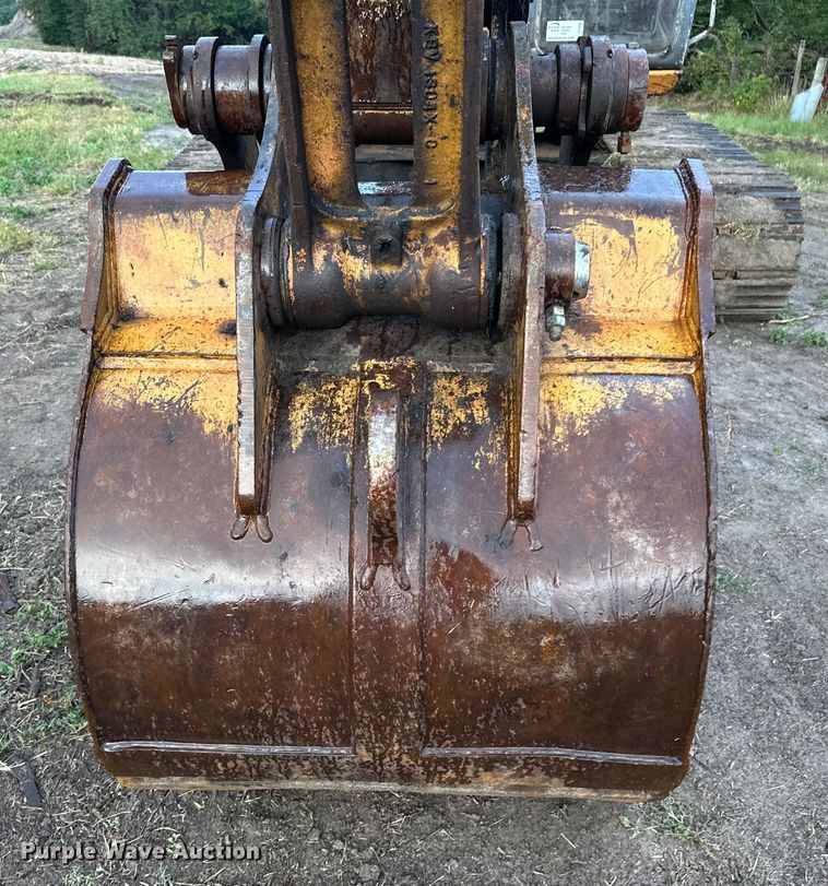 image for item DP8890 1999 Case 9040B excavator