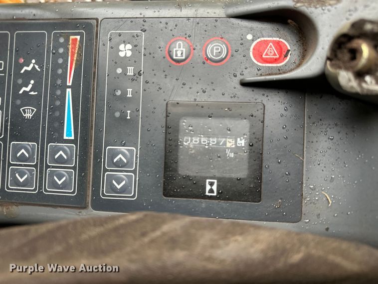 image for item DP8890 1999 Case 9040B excavator