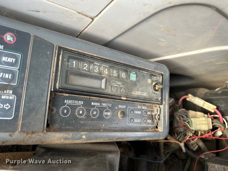 image for item DP8890 1999 Case 9040B excavator