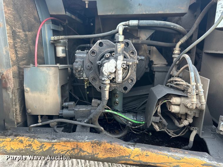 image for item DP8890 1999 Case 9040B excavator