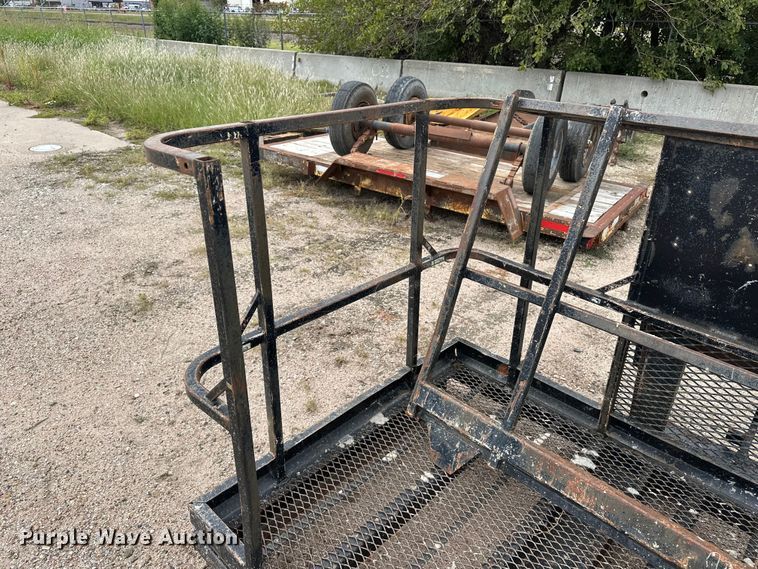 image for item DP8913 Man basket