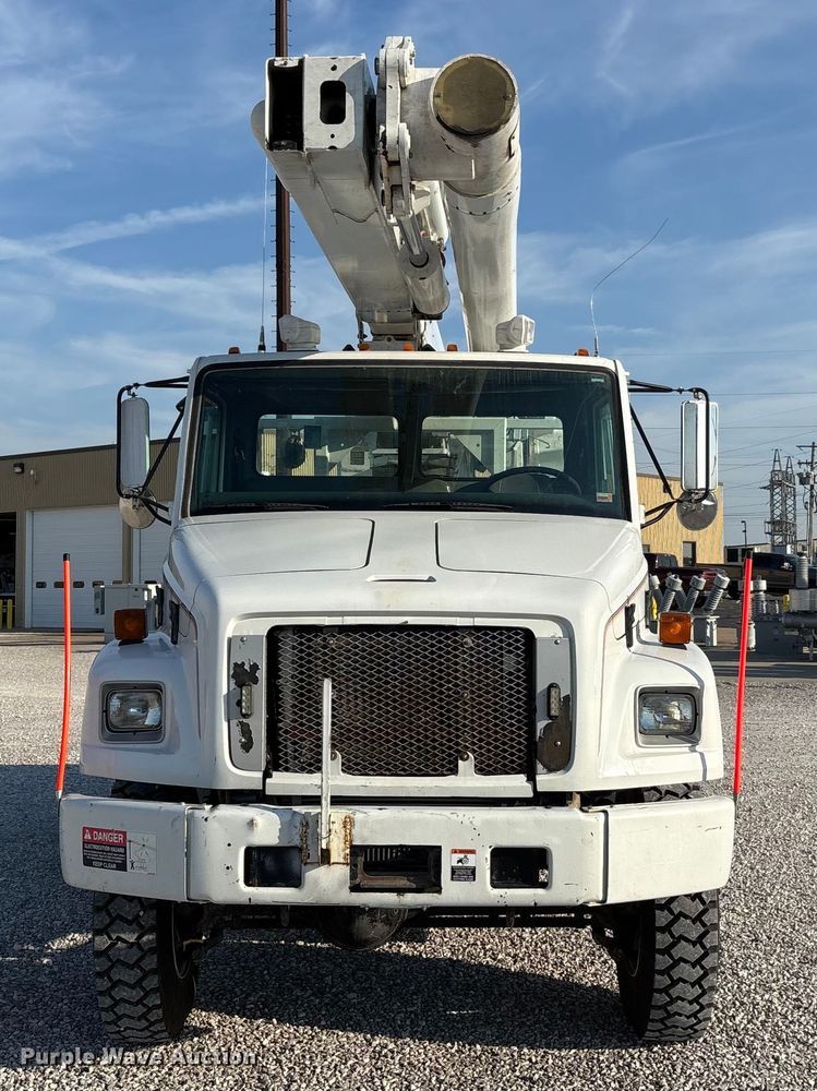 image for item DU1374 2005 Freightliner FL70 bucket truck
