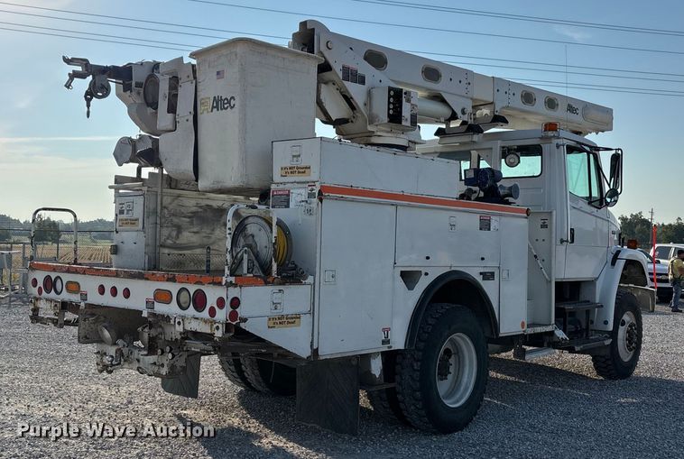 image for item DU1374 2005 Freightliner FL70 bucket truck