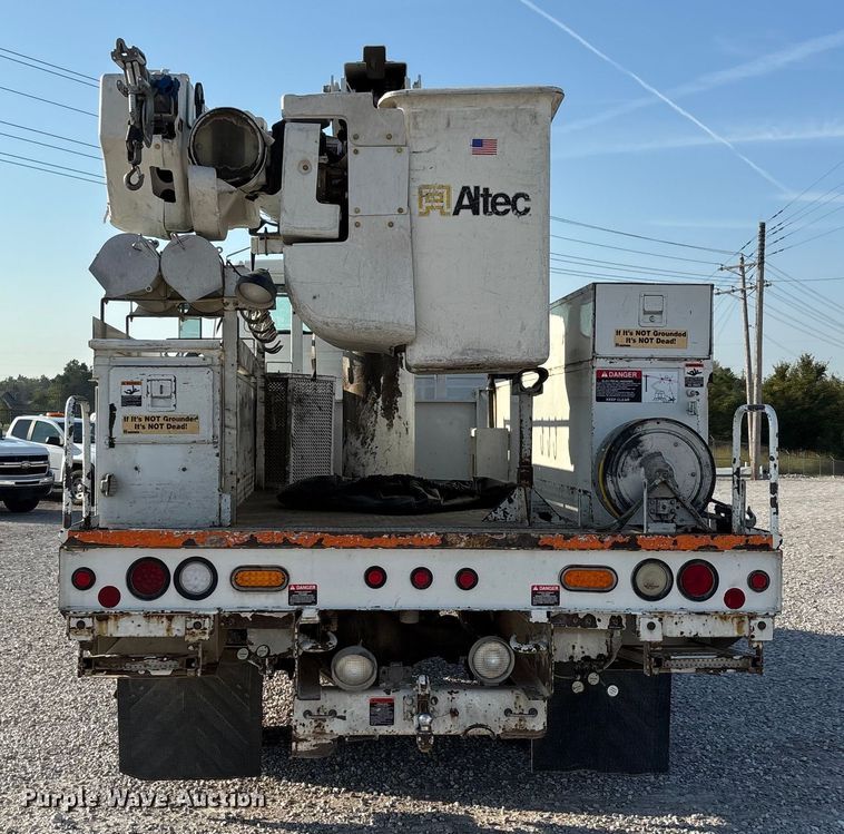 image for item DU1374 2005 Freightliner FL70 bucket truck