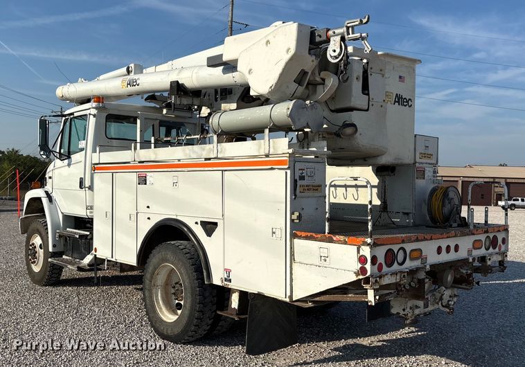 image for item DU1374 2005 Freightliner FL70 bucket truck