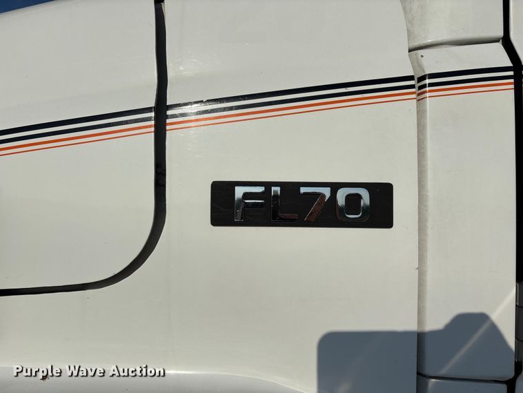 image for item DU1374 2005 Freightliner FL70 bucket truck