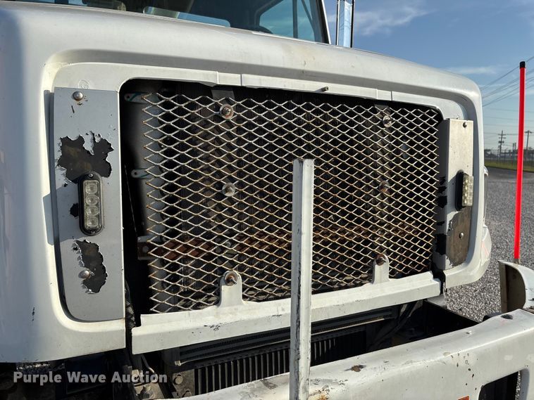 image for item DU1374 2005 Freightliner FL70 bucket truck