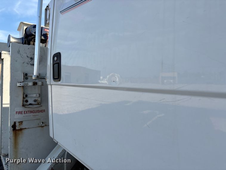 image for item DU1374 2005 Freightliner FL70 bucket truck