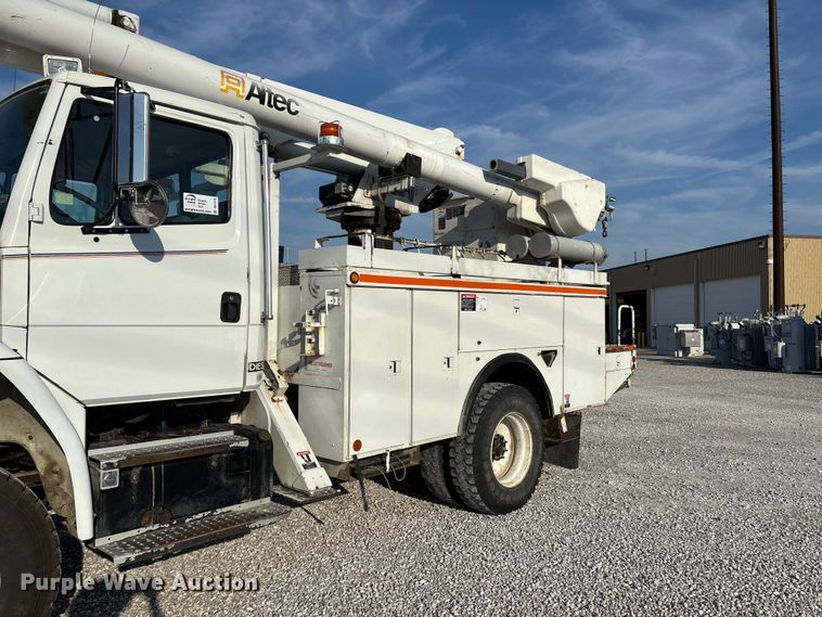 image for item DU1374 2005 Freightliner FL70 bucket truck