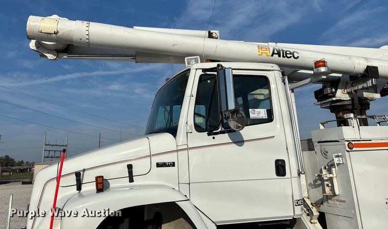 image for item DU1374 2005 Freightliner FL70 bucket truck