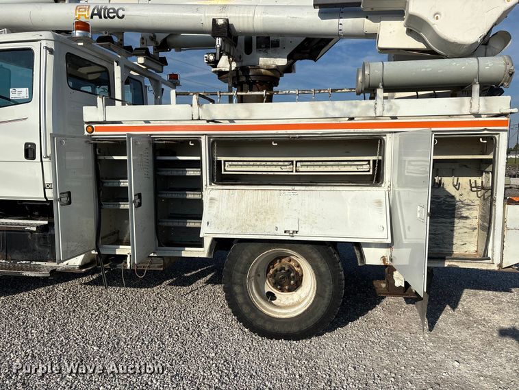 image for item DU1374 2005 Freightliner FL70 bucket truck