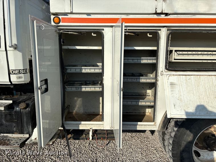 image for item DU1374 2005 Freightliner FL70 bucket truck