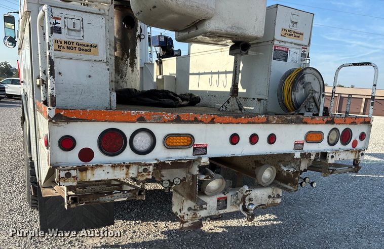 image for item DU1374 2005 Freightliner FL70 bucket truck